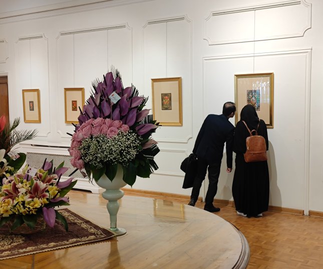 نمایشگاه «گلستان جاوید» با آثار گل و مرغ و رخ سازی قاجاری در موزه هنرهای زیبا