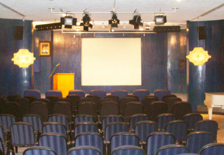 در سینمای کاخ ملت سعدآباد به نمایش گذاشته می شود :<br>عملکرد مرمت بنا و اشیاء موزه ی کاخ ملت به همراه کارگاه عملی مرمت اشیاء