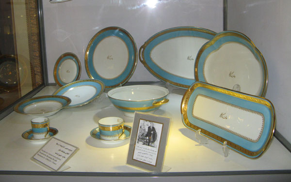  ظروف چینی متعلق به هوشنگ دولو در موزه ظروف سلطنتی