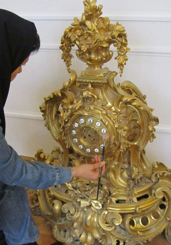 آغاز عملیات حفاظت ساعت برنزی در موزه هنرهای زیبا  