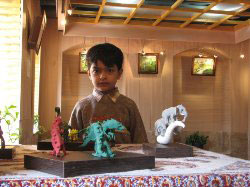بمناسبت روز جهانی کودک  در سعدآباد :<br>نمایشگاه  آثار حجمی هنرمند خردسال 