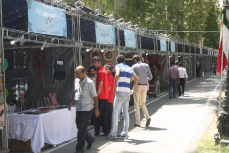 به مناسبت هفته دولت<br>مجموعه سعدآباد میزبان نمایشگاه صنایع دستی است