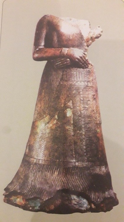 سیر تحول لباس زنان از دوره ی ایلامی تا عصر حاضر