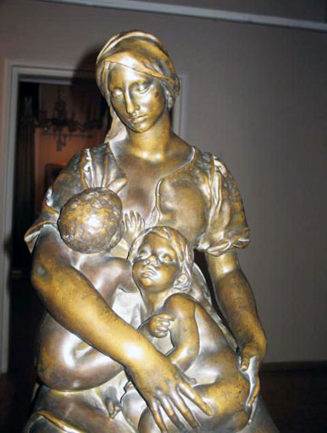 «مجسمه مادر»