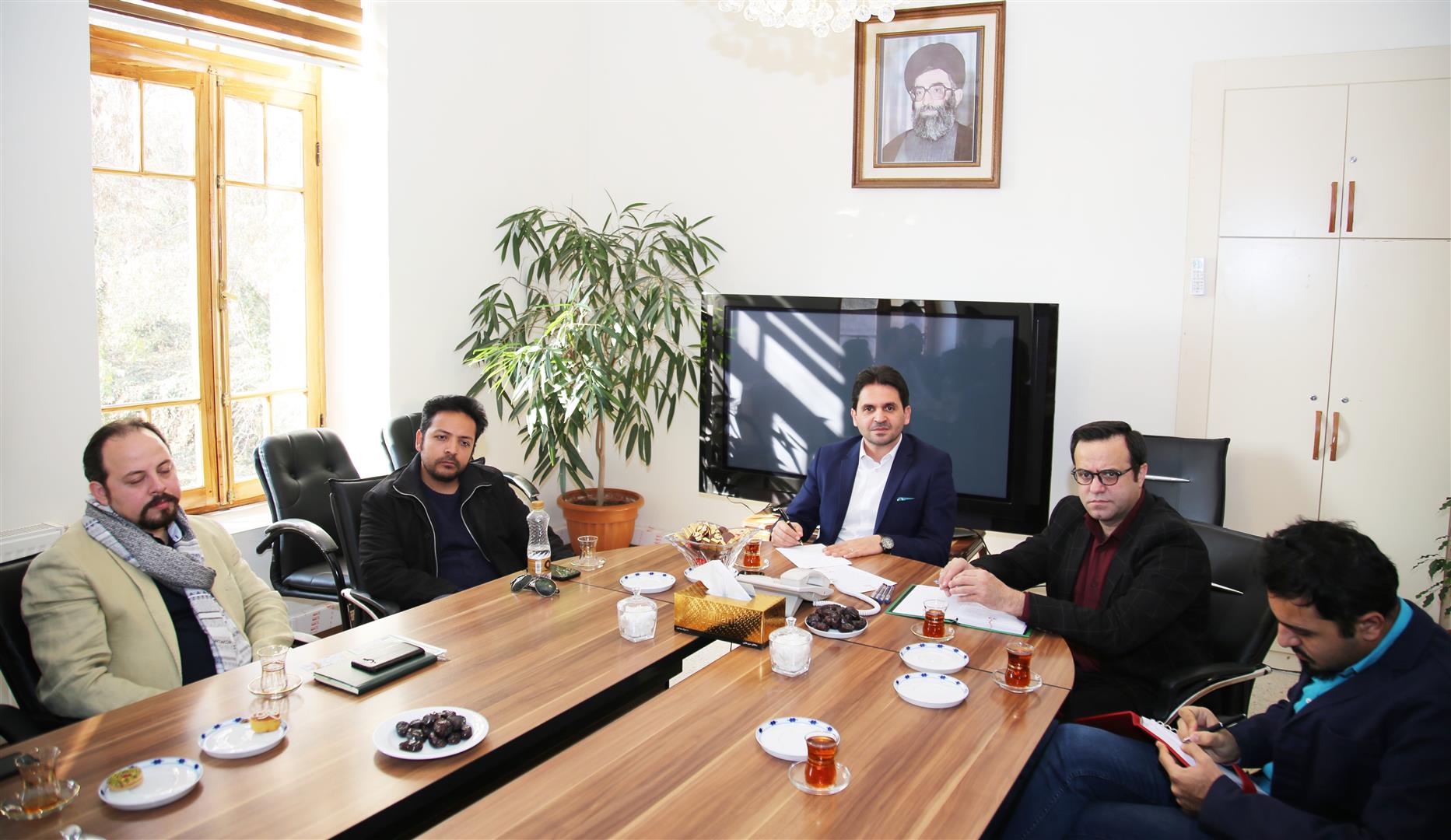 نشست صمیمانه مدیر سعدآباد و اعضای انجمن صنفی راهنمایان گردشگری استان تهران