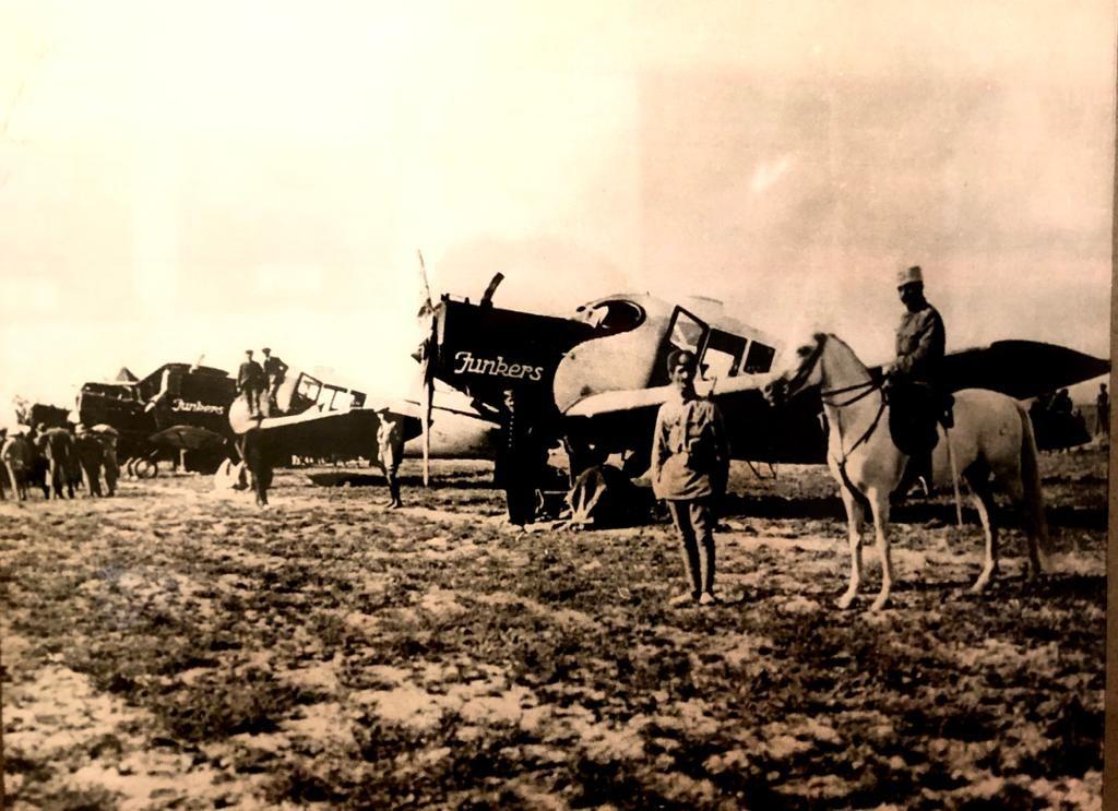 تصویرى از هواپیماهاى آلمانى یونکرس تحویل داده شده به نیروى هوایی دوره پهلوی 