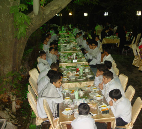 برگزاری مراسم افطاری و اکرام ایتام در سعدآباد   