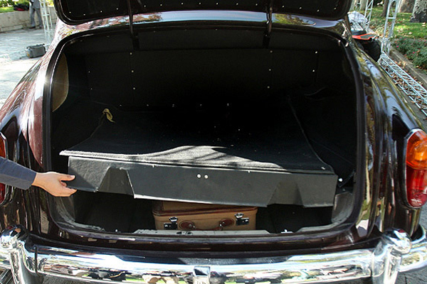 صندوق عقب خودروي شخصي شاه مخلوع 