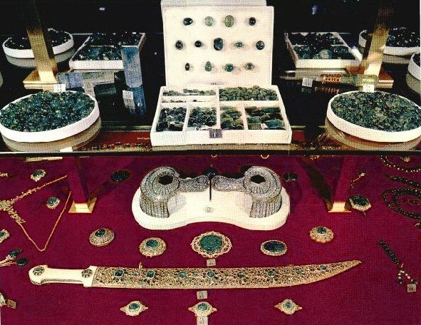 بازدید کارشناسان مجموعه سعدآباد از موزه جواهرات ملی  